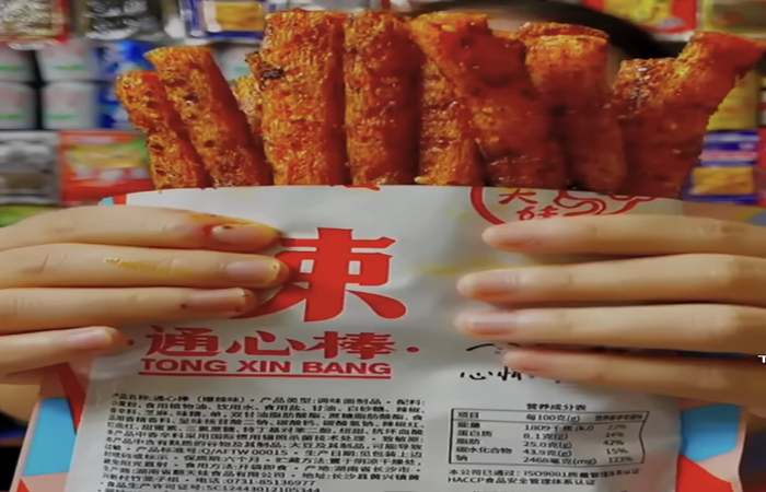 Latiao snack berlumur chili oil (Tangkapan layar YouTube yingchengofficial)
