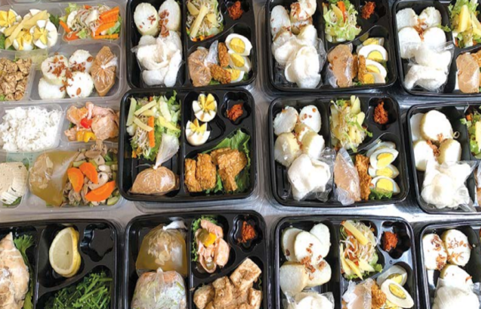 FREE ONGKIR: Sedikitnya ada 150 pesanan makanan yang dipesan di Dietindo Catering. Setiap tahun, pelanggan Dietindo selalu bertambah, terutama kalangan anak muda.