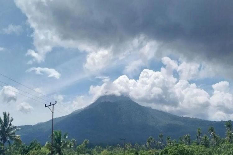 Gunung Lewotobi Laki-laki (Foto: JawaPos)