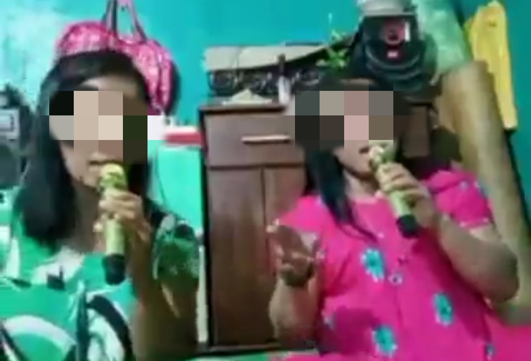 Korban Hertalina Simanjuntak (kanan) sebelum ditusuk oleh suaminya sendiri, Agus Herbin Tambun di Serdang Bedagai