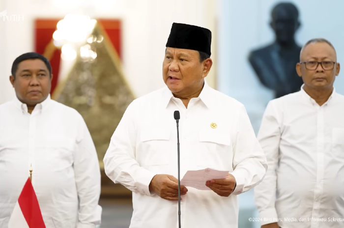 Presiden RI Prabowo menandatangani UU tentang penghapusan kredit macet UMKM Selasa (05/11) (Youtube Sekretariat Presiden)