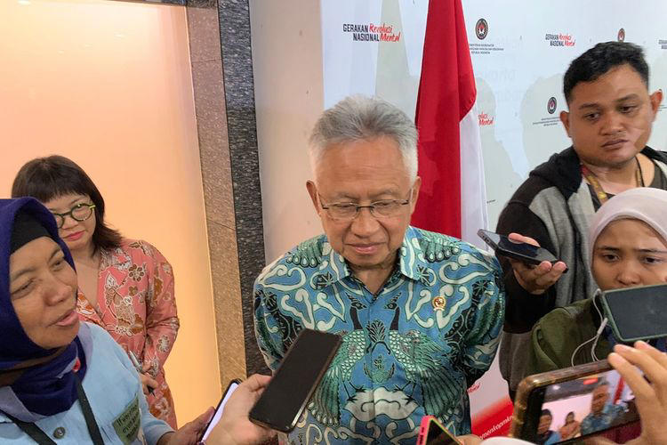 Mendiktiksaintek, Satryo ketika diwawancara menjelaskan Alumni LPDP tak wajib pulang ke Indonesia (Foto: JawaPos)