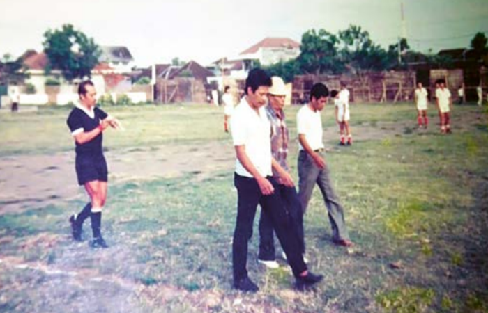 DULU DAN SEKARANG: Lapangan Sampo sempat menjadi venue gala desa pada 1986.