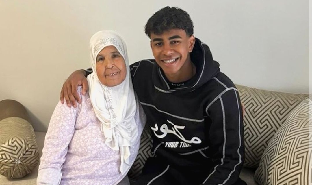 Fatima Nasraoui, nenek Lamine Yamal dari keluarga ayahnya. Alumnus La Masia dan bintang muda Barcelona dididik dengan cara muslim