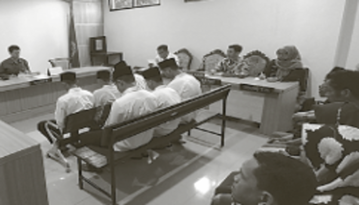 VONIS RENDAH: Para remaja yang diduga melakukan pengeroyokan  menjalani sidang di PN Kepanjen beberapa waktu lalu.