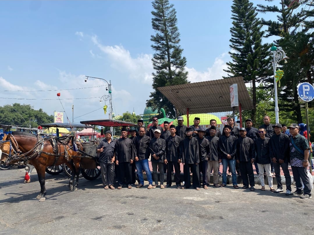 SIAP MELAYNI: Anggota kusir dokar wisata kompak dan siap melayani para wisatawan.