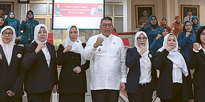 WADAH PEREMPUAN: Plt Bupati Malang Didik Gatot Subroto (tengah) bersama pengurus FPPI di ruang Anusapati kemarin (15/11).