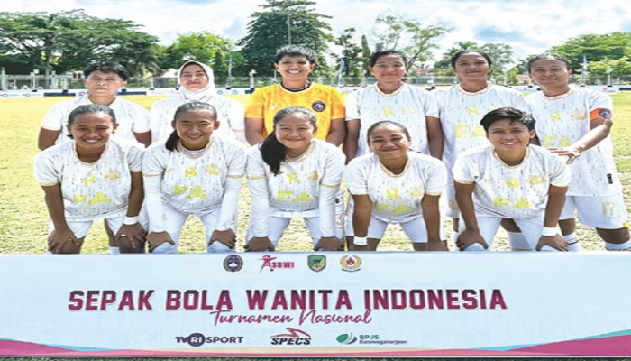 BERMAIN LEBIH EFEKTIF: Skuad Arema FC Women di laga melawan Putri Barayungka FC di Stadion Swakarya, Wuara Teweh, Sabtu lalu (16/11).