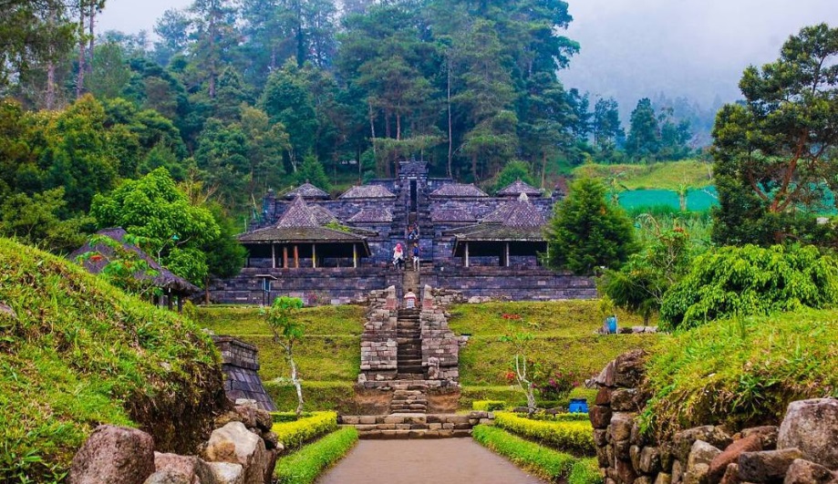 Hutan mengelilingi Candi Ceto di kawasan Solo Raya