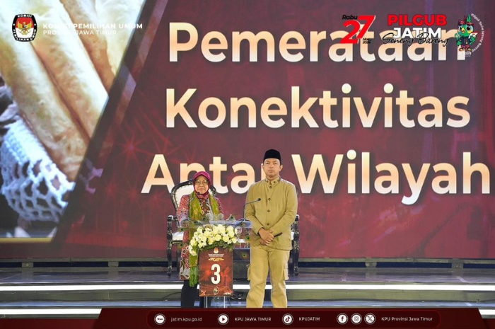 Tri Rismaharini dan KH. Zahrul Azhar Asumta dalam debat ketiga Pemilihan Gubernur Jawa Timur 2024 (Instagram KPU Jatim)
