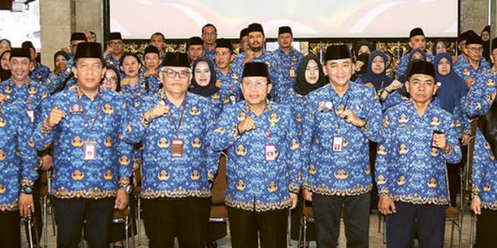 TUGAS MENANTI: Jajaran pengurus baru Korpri Kabupaten Malang setelah menjalani pengukuhan di Pendapa Agung Kabupaten Malang.