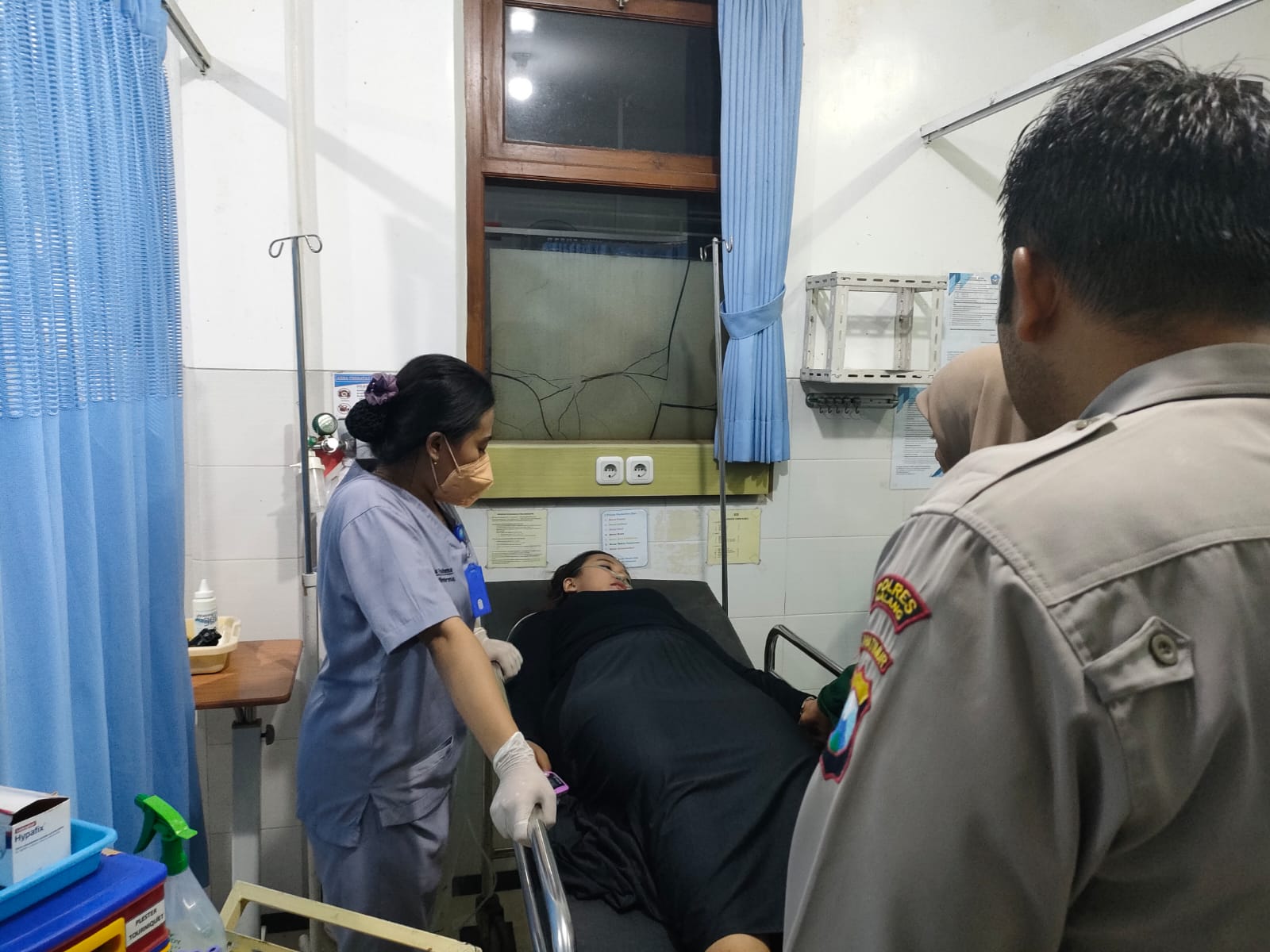 Korban selamat kecelakaan pantai Modangan Donomulyo Malang selatan. Sayang ada satu korban lain yang meninggal