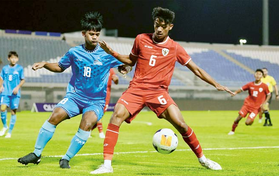 KREATOR SERANGAN: Evandra Florasta (kanan) turun di laga kontra Kepulauan Mariana dalam Kualifikasi Piala Asia U-17 2025 di Stadion Abdullah Alkhalifa, Kuwait, 25 Oktober lalu. EVANDA FLORASTA