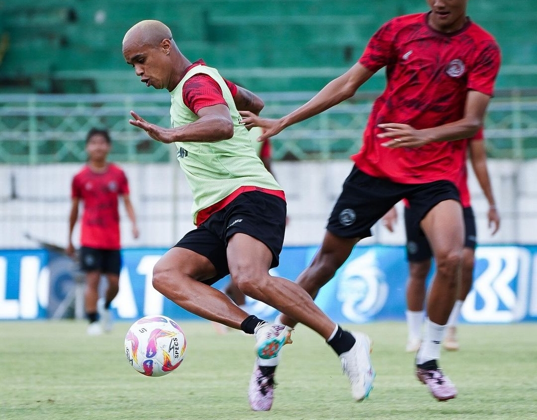 Pemain asing Arema FC dalam sesi latian terakhir sebelum tanding lawan Madura United