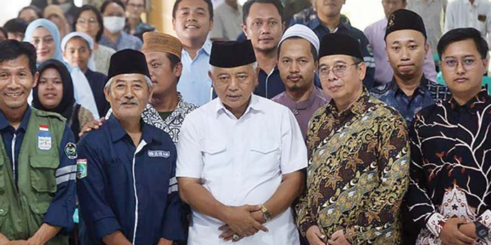 PEDULI LKS: HM. Sanusi saat berkunjung ke Lembaga Kesejahteraan Sosial (LKS) Mutiara Bunda, Kelurahan Kalirejo Selasa (19/11)