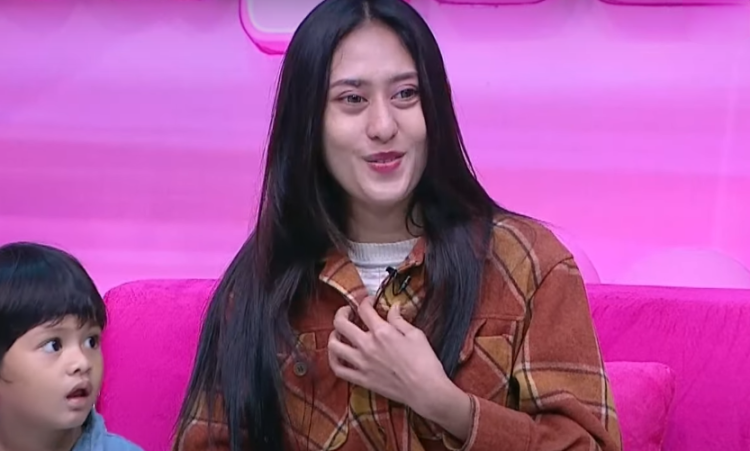 Potret Sheptie Handayani Menjadi Bintang Tamu di PAGI PAGI AMBYAR (Youtube TRANS TV Official).
