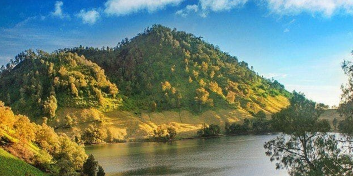potret keindahan Ranu Kumbolo (source: pinterest)