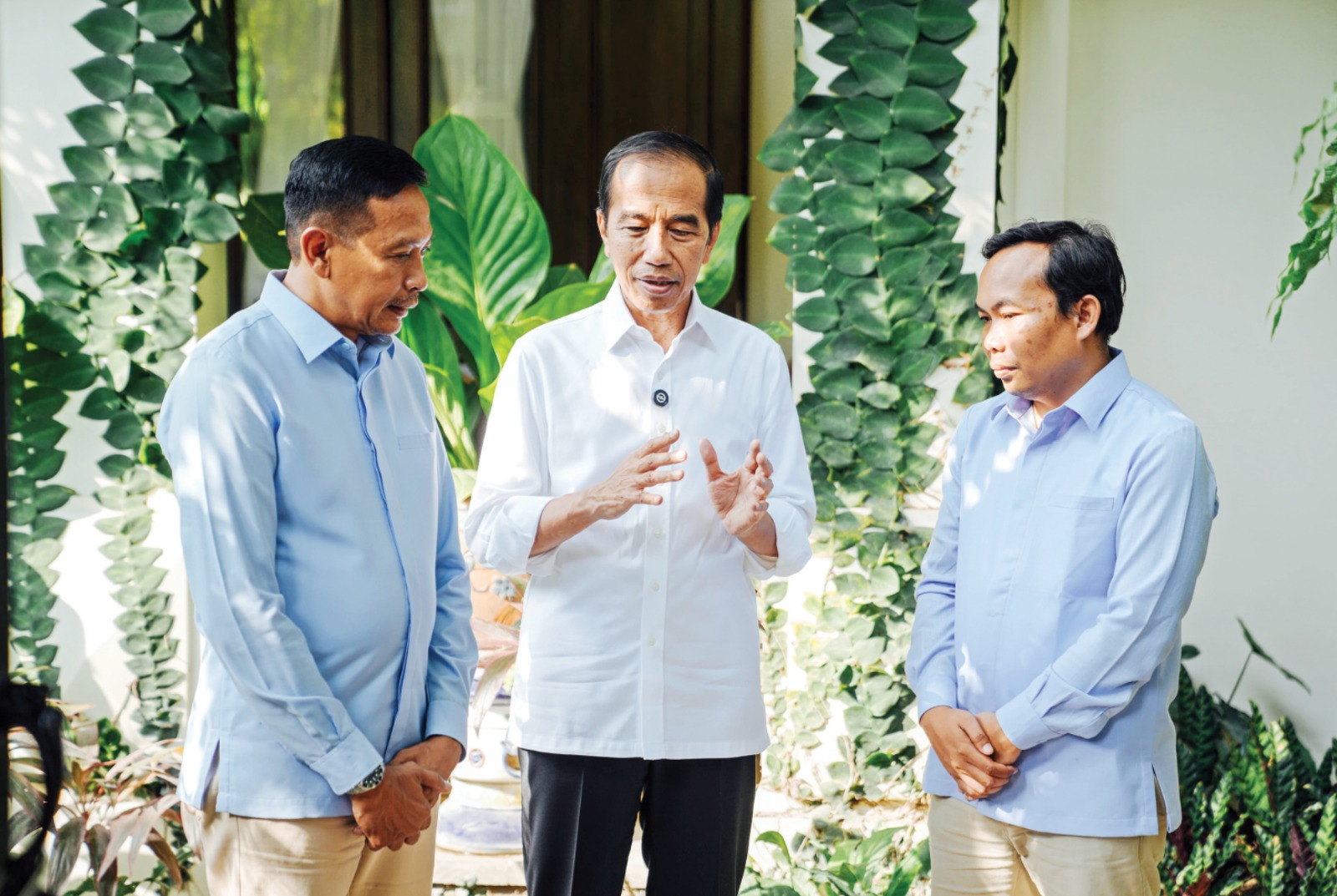 Calon Walikota Malang Wahyu Hidayat dan Ali Muthohirin berdiskusi dengan Joko Widodo di Solo
