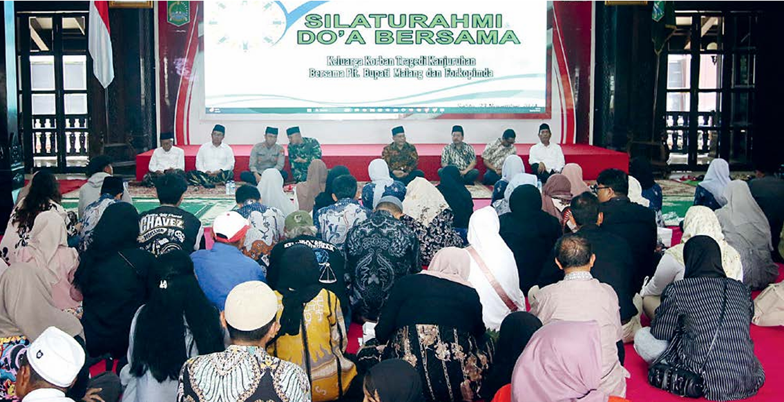 TAKKAN TERLUPA: Jajaran Forkopimda Kabupaten Malang mengundang ratusan keluarga korban tragedi Kanjuruhan untuk memanjatkan doa bersama, kemarin