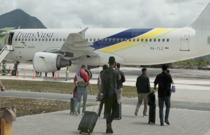 Pesawat Trans Nusa yang mendarat pertama kali di Bandara Singkawang