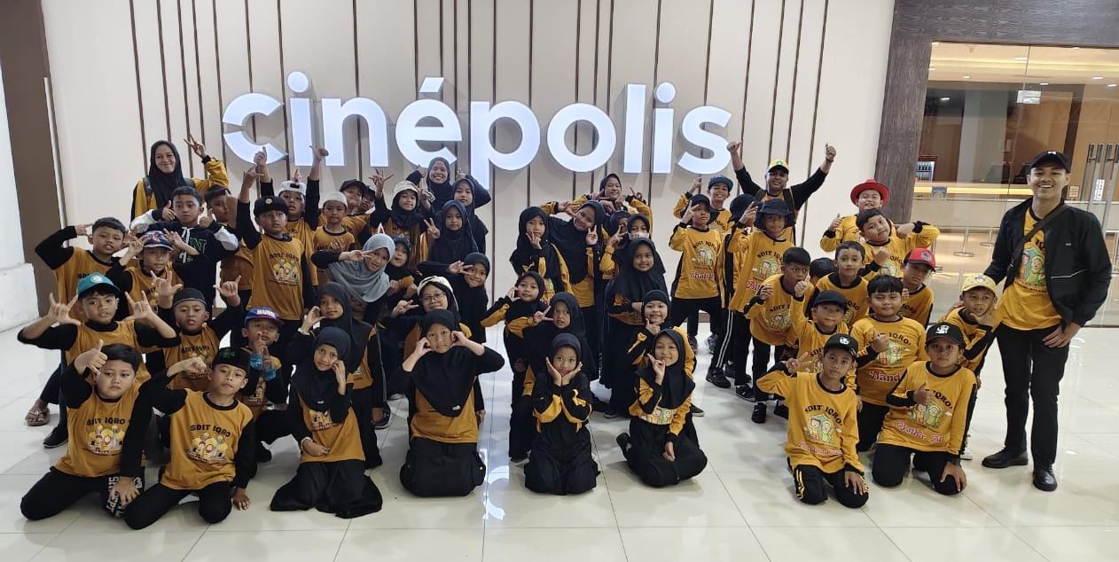 CARA BELAJAR MENYENANGKAN: Siswa Siswi SDIT IQRO Bina Umat bersama para guru pendamping saat outing class ke berbagai tempat wisata edukasi Kota Batu