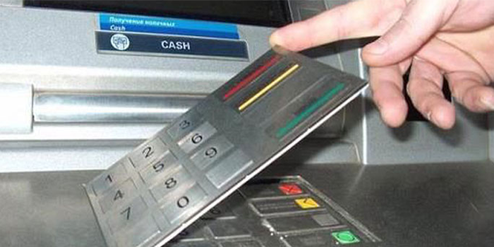 Potret alat keypad skimmer kartu ATM.