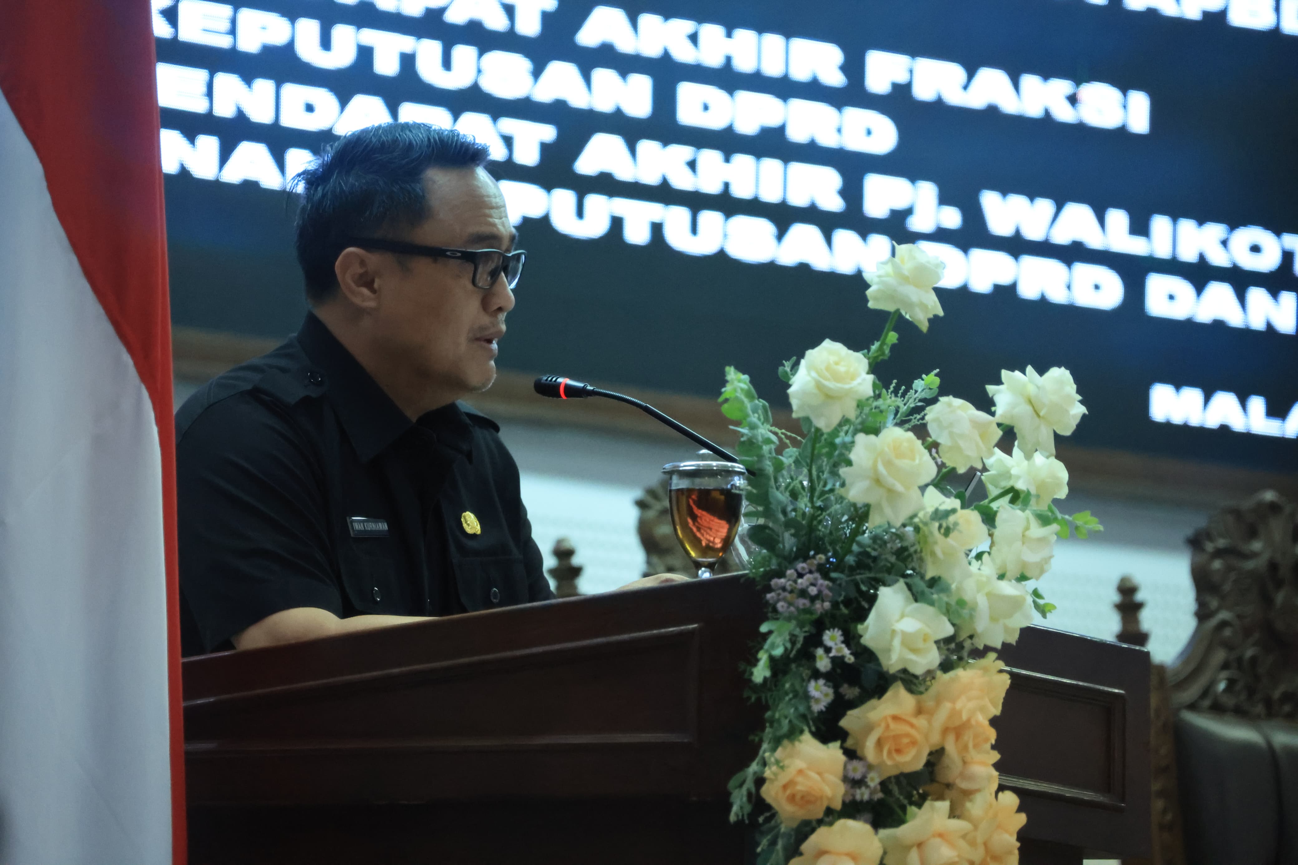 Pj Wali Kota Malang Iwan Kurniawan dalam sidang paripurna bersama DPRD