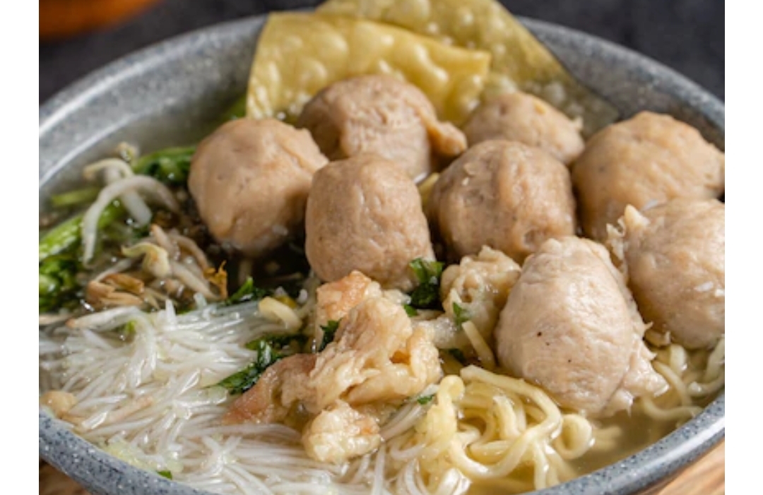 Bakso adalah makanan khas Malang yang murah dan disukai semua kalangan