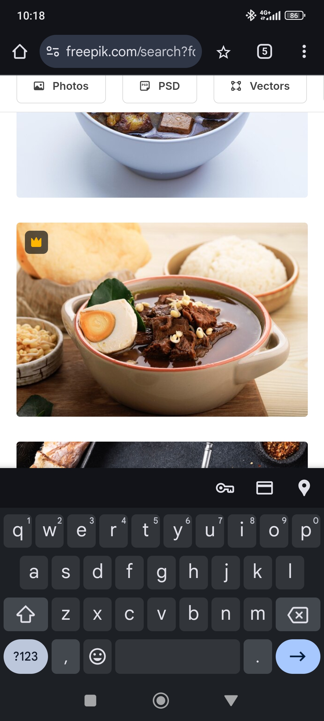 Rawon tergolong makanan khas Malang yang tak hanya dijual tetapi juga menjadi menu harian keluarga dan rumah tangga