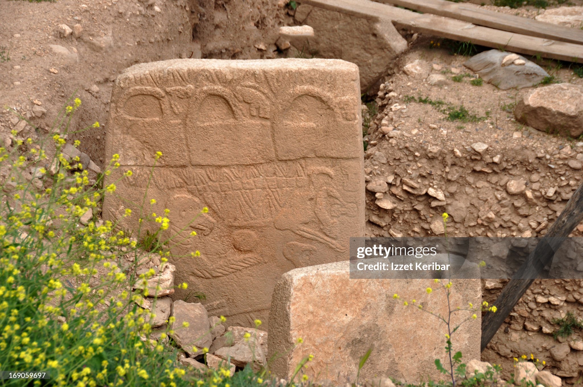 Gobekli Tepe terletak di Anatolia Turki dan disebut arkeolog sebagai simbol agama dan tempat ibadah tertua di dalam sejarah dunia