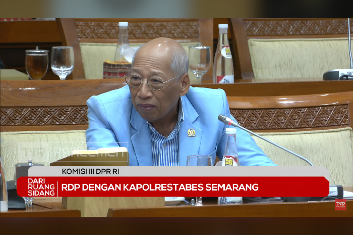 I Wayan Sudirta saat menyampaikan kekhawatiran rakyat mengenai penyalahgunaan senjata api oleh oknum polisi (Youtube TVR Parlemen).
