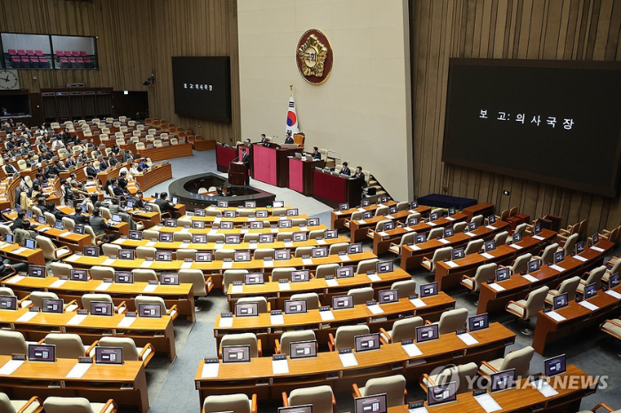 Karier Yoon Suk Yeol sebagai Presiden Korea Selatan berada di ujung tanduk usai deklarasi darurat militer (Yonhap News)
