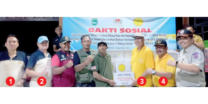 PEDULI: 1) Bendahara Umum FKWTMR Budianto Cung, 2) Wakil Ketua Umum FKWTMR Sutjipto Goenawan, 3) Ketua Yayasan Kelenteng Eng An Kiong Rudi Phan, 4) Koordinator Bakti Sosial Bambang Judo Utomo, dan Ket