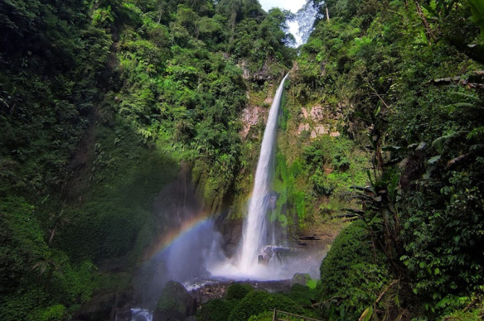 Warna-warni pelangi di Coban Pelangi yang menjadi daya tarik utama untuk pengunjung (Google Maps Adimas Ario Afrilando)