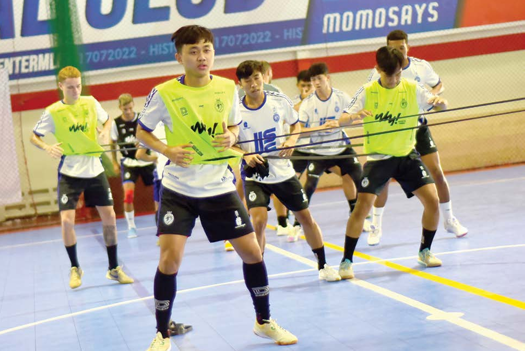 TANTANGAN BARU: Para pemain Unggul FC Malang berlatih fisik di Unggul Sport Center, kemarin. MO UNGGUL FC FOR RADAR MALANG