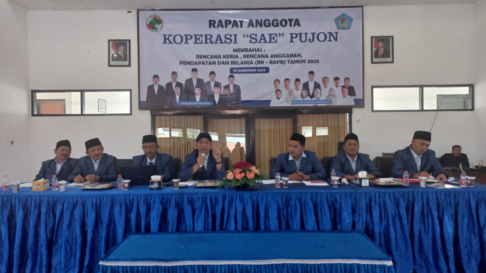KOMPAK: Anggota Koperasi Susu SAE Pujon selalu kompak dalam mengawal program kerja.