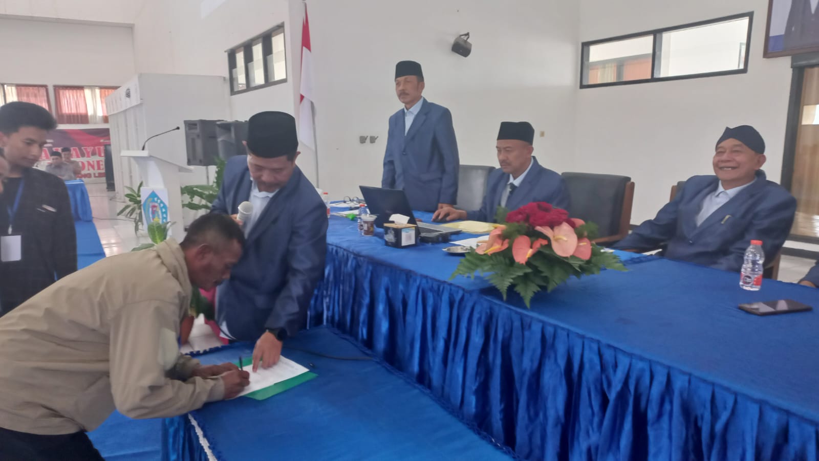 TANDA TANGAN: Perwakilan Forum Rapat anggota menyetujui Rencana Kerja RAP-B Tahun 2025.