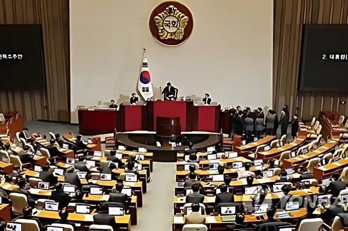 Yoon Suk Yeol berhasil menghindar dari pemakzulan karena hasil pemungutan suara tidak memenuhi kuorum (Yonhap News)