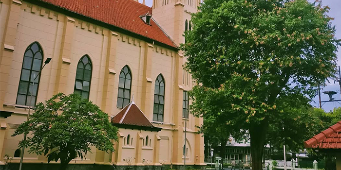 Potret Gereja Katolik Paroki Hati Kudus Yesus Kayutangan Kota Malang.