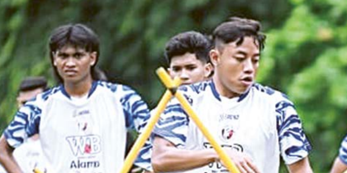 JAGA PERFORMA: Pemain NZR Sumbersari melakukan latihan fisik jelang Liga Nusantara 2024/2025 di Bali, 11 Desember lalu.