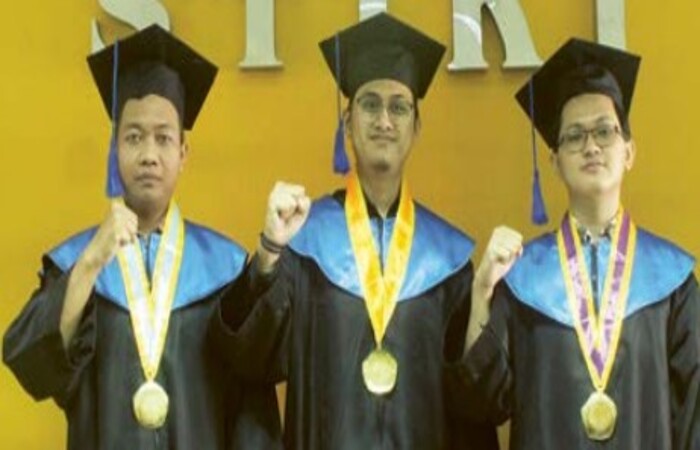 PROFESIONAL: Dari kiri, Faris Purnomo, Raditya Adi Wiratama, dan Ammar Muqsith Albaari Kemal akan diwisuda hari ini (14/12).