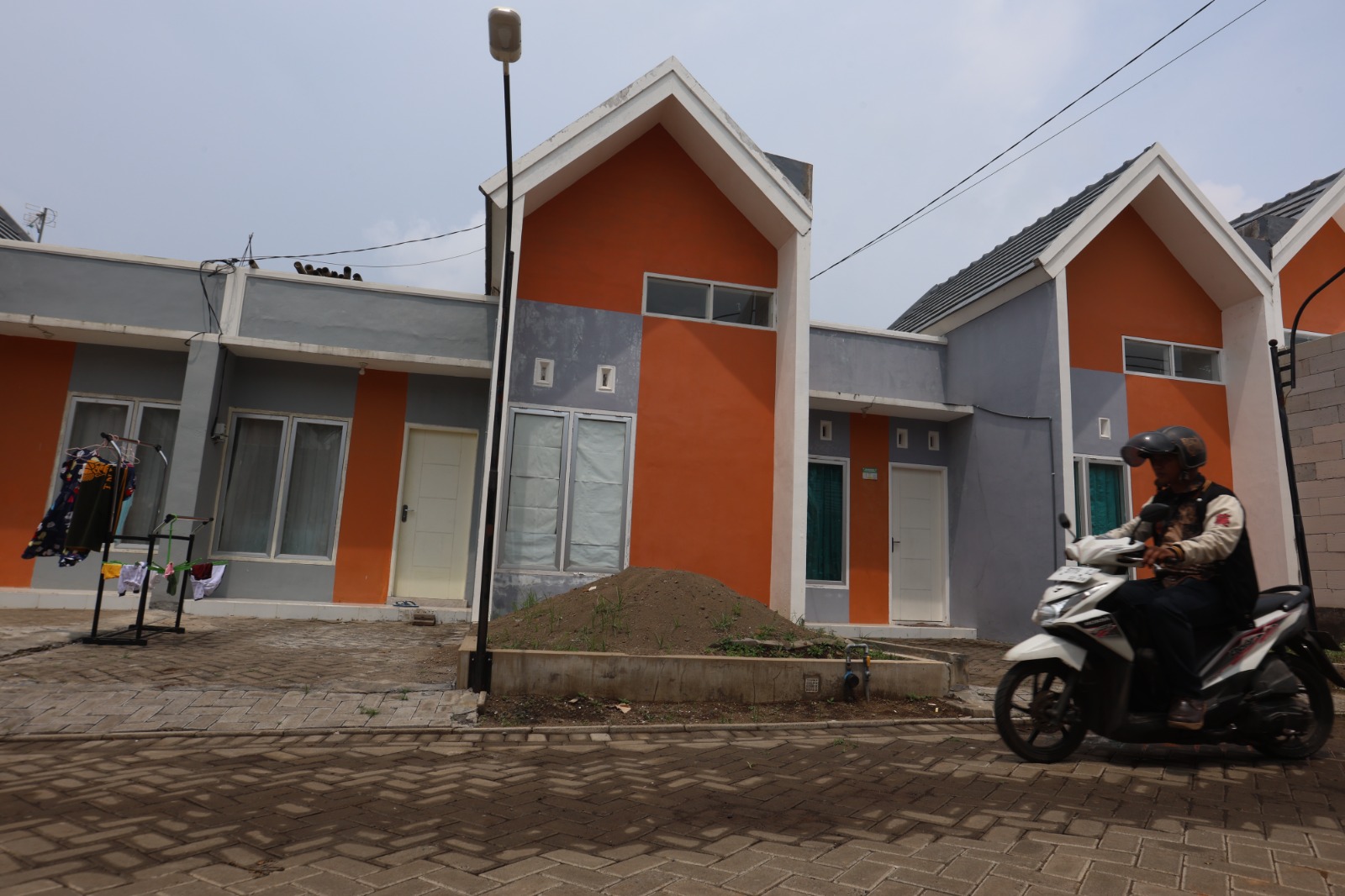 JADI INCARAN: Deretan rumah subsidi di daerah Kedungkandang sudah sudah jadi dan siap ditempati oleh pemilik. DARMONO/RADAR MALANG