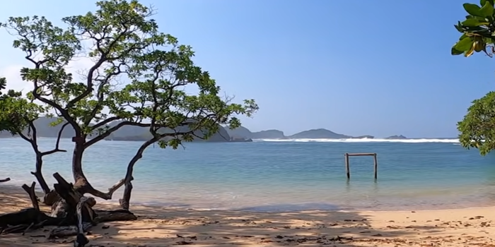 Pantai Banyu Meneng, Kabupaten Malang (Foto: tangkapan layar video pribadi Youtube Niko_Channel)