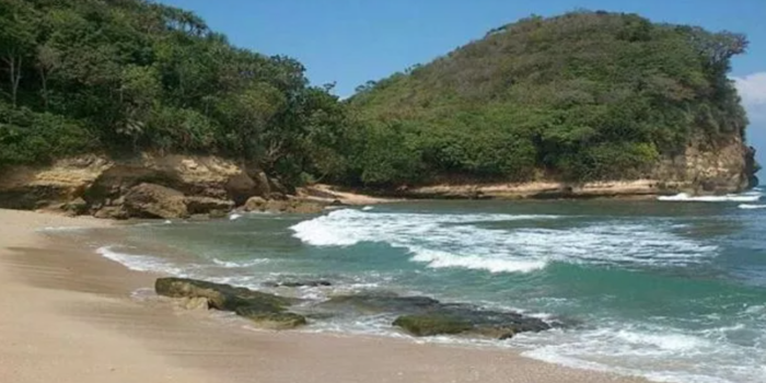 Pantai Mrutu, Kabupaten Malang (Foto: Laman pribadi yoursay suara)