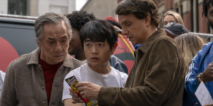 Jackie Chan (kiri), Ben Wang (tengah), Ralph Macchio (kanan) dalam trailer perdana Karate Kid: Legends. (IMDb)