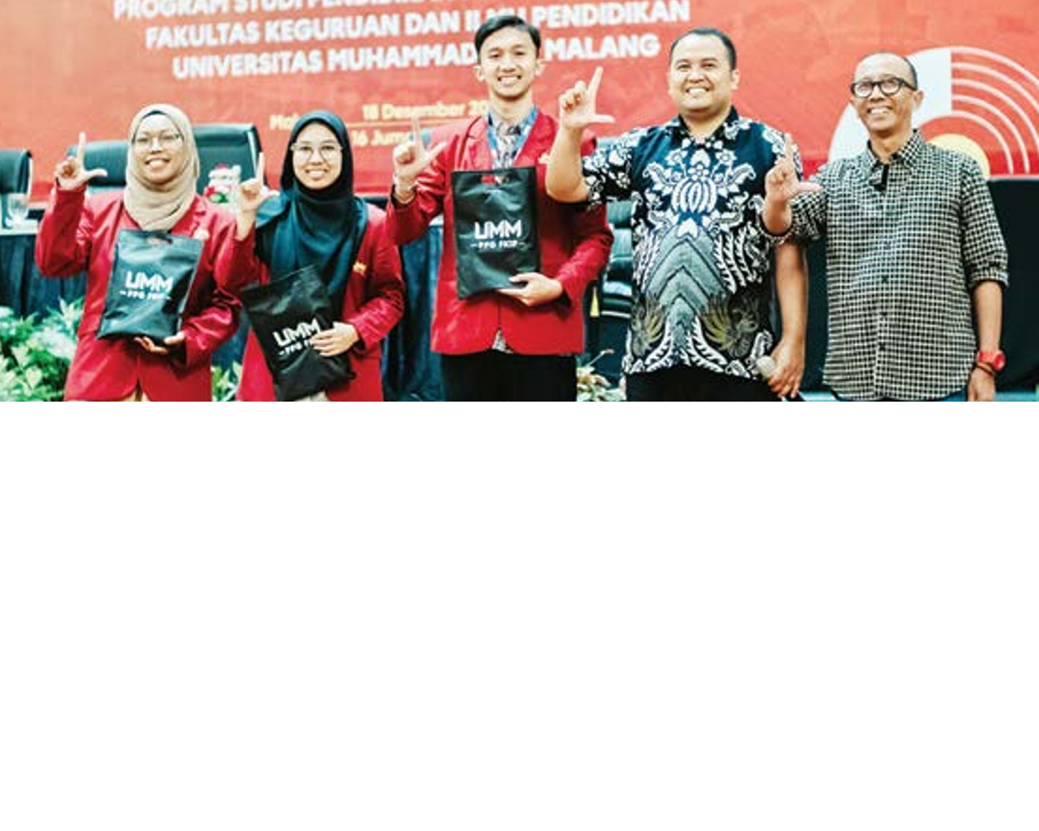 APRESIASI: Mahasiswa PPG FKIP UMM mendapatkan doorprize karena menjadi peserta paling aktif selama diklat berlangsung