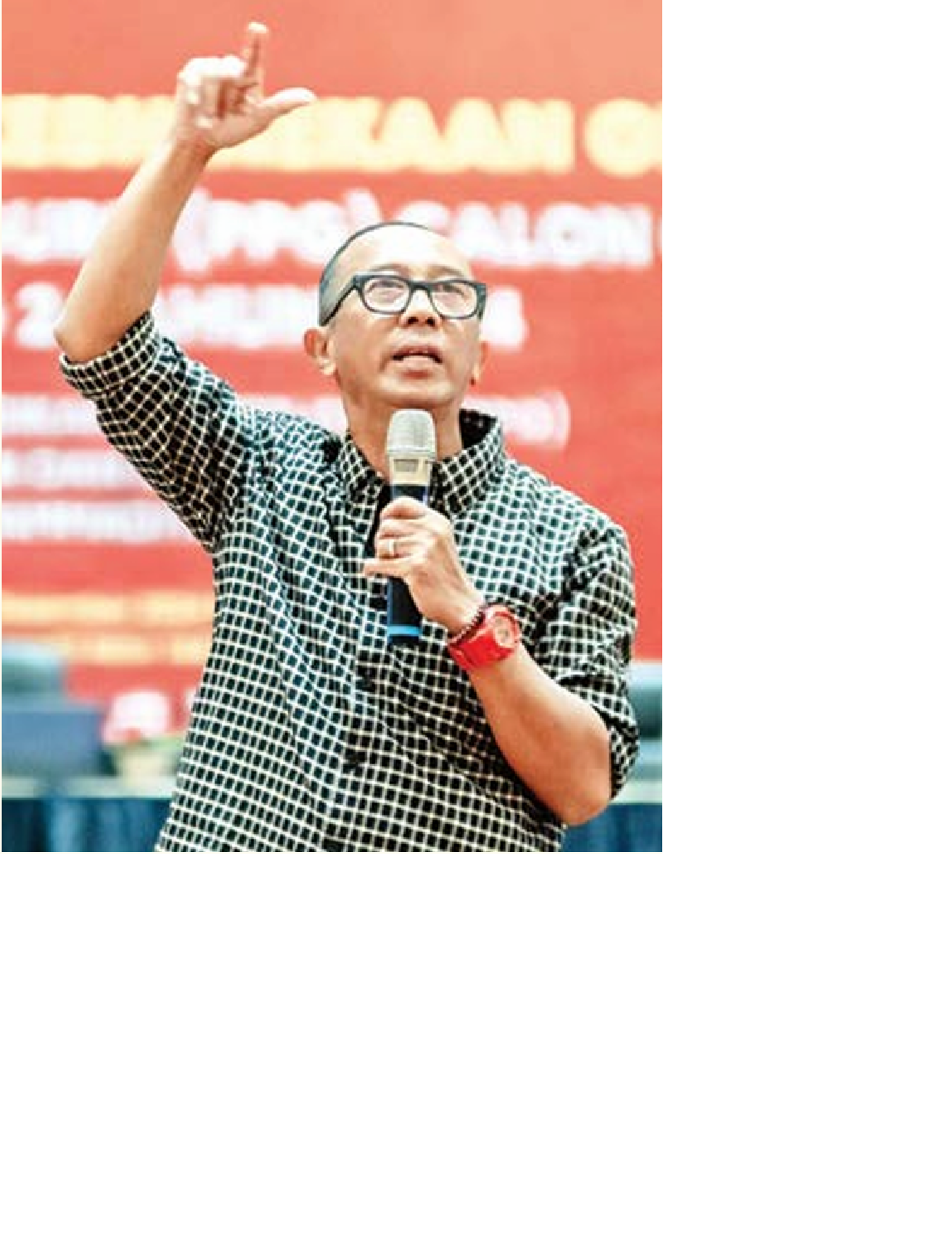 SOSOK: Budayawan asal Sumenep, Ibnu Hajar mengisi materi diklat