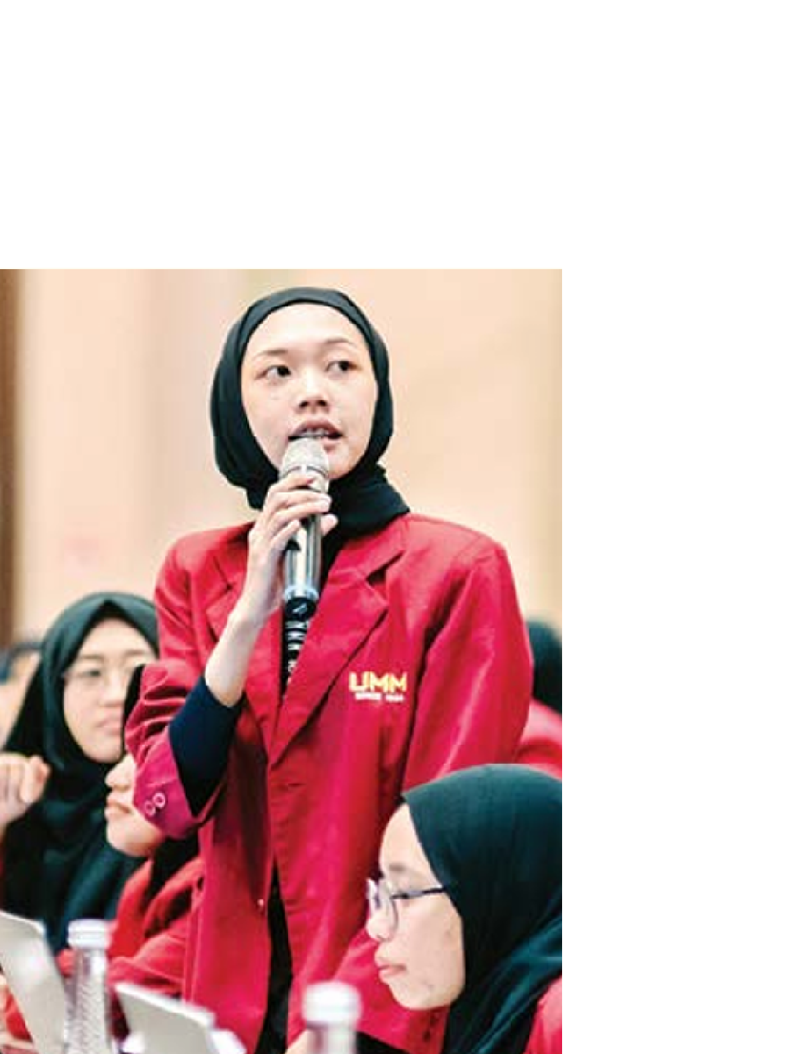 AKTIF: Salah satu mahasiswa PPG FKIP UMM bertanya kepada pemateri.