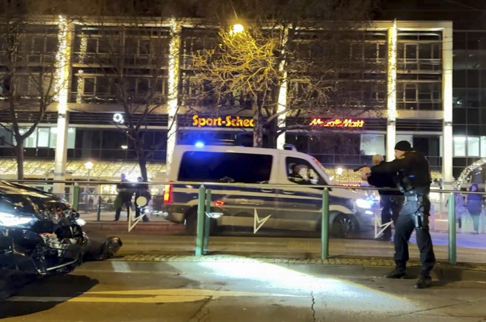 Serangan di Pasar Natal Jerman menyebabkan 200 orang luka-luka dan 5 meninggal dunia (AP).