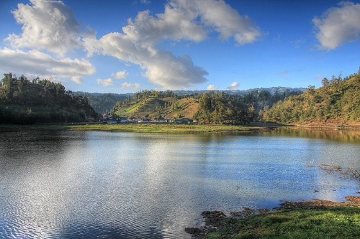 Foto Pemandangan Ranu Pani (sumber: pinterest)